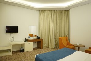 Deluxe Double Room | In-room safe, iron/ironing board, free WiFi