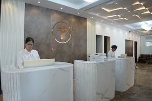 Quầy tiếp tân