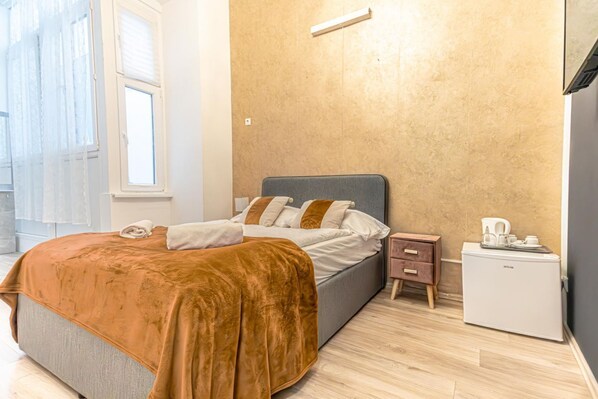 1 bedroom, WiFi, bed sheets