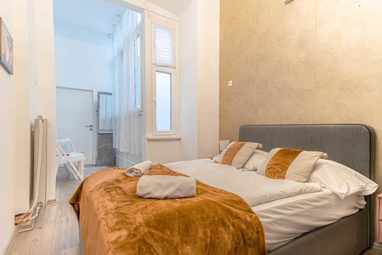 1 chambre, fer et planche à repasser, Wi-Fi, draps fournis
