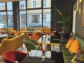 Tägliches kontinentales Frühstück (10.00 EUR pro Person)