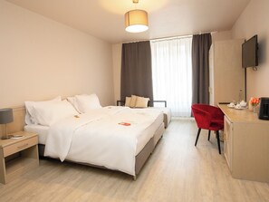 Superior Double Room | Desk, laptop workspace, blackout drapes, soundproofing
