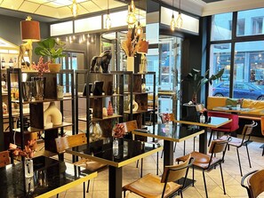 Daily continental breakfast (EUR 10.00 per person)