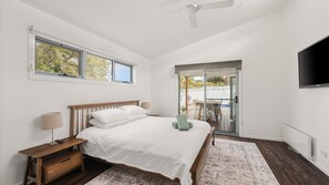 5 bedrooms, iron/ironing board, travel crib, internet