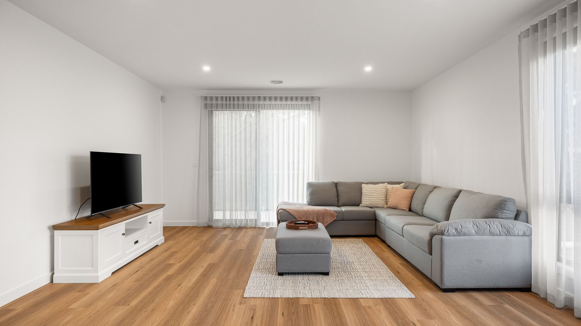 TV, peis, bordtennis og bøker