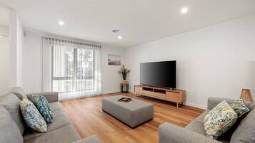 TV, fireplace, table tennis, books