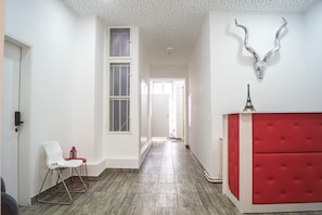 Lobby - Affordable King Room w/ Cityview Mariahilferstr F (Vienna)