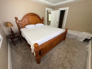4 quartos, ferros/tábuas de passar roupa, Wi-Fi, roupa de cama
