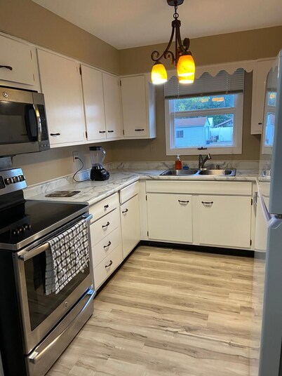 8 beds-Great deal!