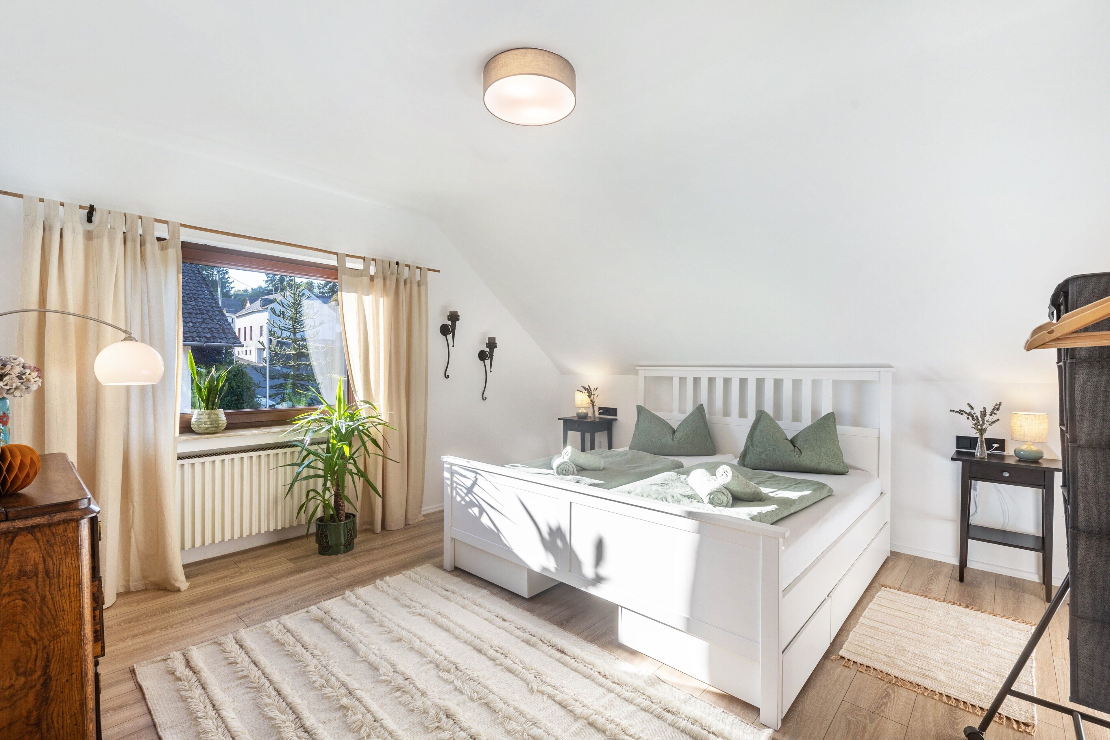 2 bedrooms, WiFi, bed sheets