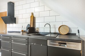 Refrigerador, horno, placa de cocina, lavavajillas