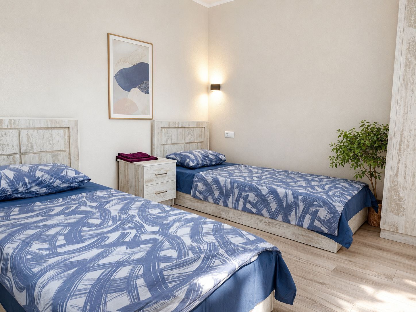 Habitación con 2 camas individuales, vistas a la piscina | Cortinas opacas y sistema de insonorización