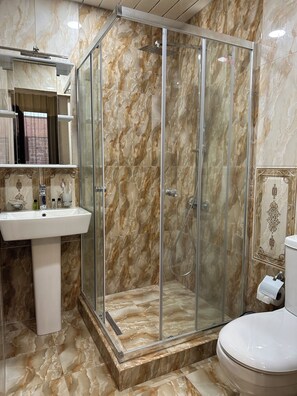 Deluxe Double Room | Bathroom | Slippers