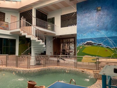 3-bedroom apartment in amazing Benin City with AC, fitness room & swimming pool