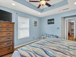 4 bedrooms, iron/ironing board, free WiFi, bed sheets