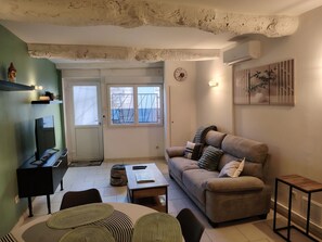 Smart TV - AIMARGUES HOUSE 20 MN FROM THE SEA IDEAL FOR VACATIONS OR BUSINESS TRIPS (Aimargues)