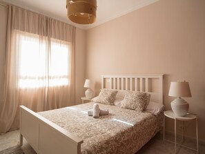 2 bedrooms, iron/ironing board, free WiFi, bed sheets