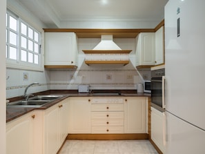 Fridge, microwave, oven, coffee/tea maker