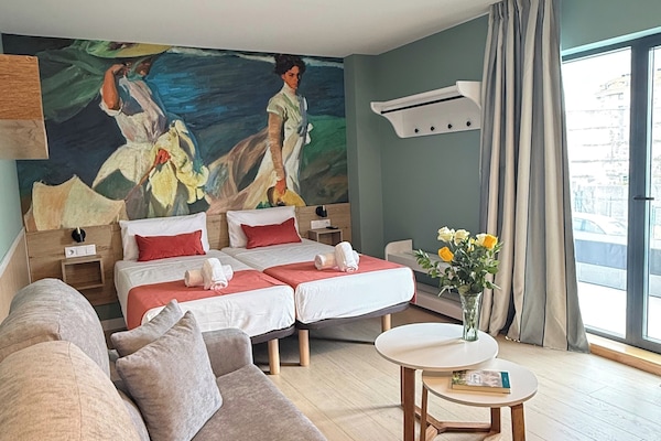 Superior-Studio, Terrasse | Babybetten, kostenloses WLAN, Bettwäsche