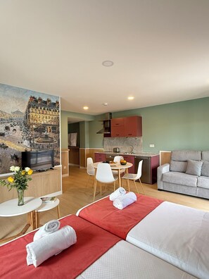 Estudio superior, terraza | Cunas (de pago), wifi gratis, ropa de cama