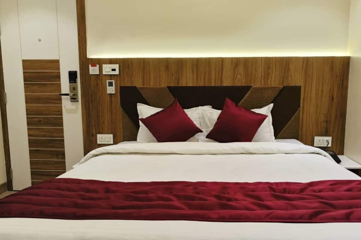 Deluxe-huone, kaupunkinäköala | Silitysrauta/-lauta, ilmainen Wi-Fi