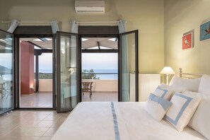 5 室のベッドルーム、デスク、アイロン / アイロン台、旅行用ベビーベッド