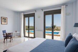 5 Schlafzimmer, Schreibtisch, Bügeleisen/Bügelbrett, Reisekinderbett