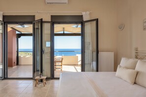 5 Schlafzimmer, Schreibtisch, Bügeleisen/Bügelbrett, Reisekinderbett