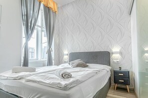 1 bedroom, iron/ironing board, WiFi, bed sheets - Affordable Hotel room for 2 (Wien)