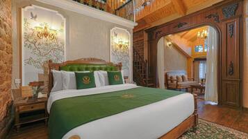 Executive Room | Minibar, bed sheets