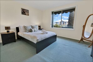 2 sovrum, strykjärn/strykbräda, gratis wi-fi och sängkläder