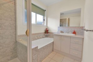 Douche, serviettes fournies