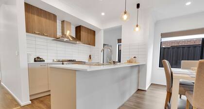 Ravish - Comfortable and close to everything Paynesville has to offer