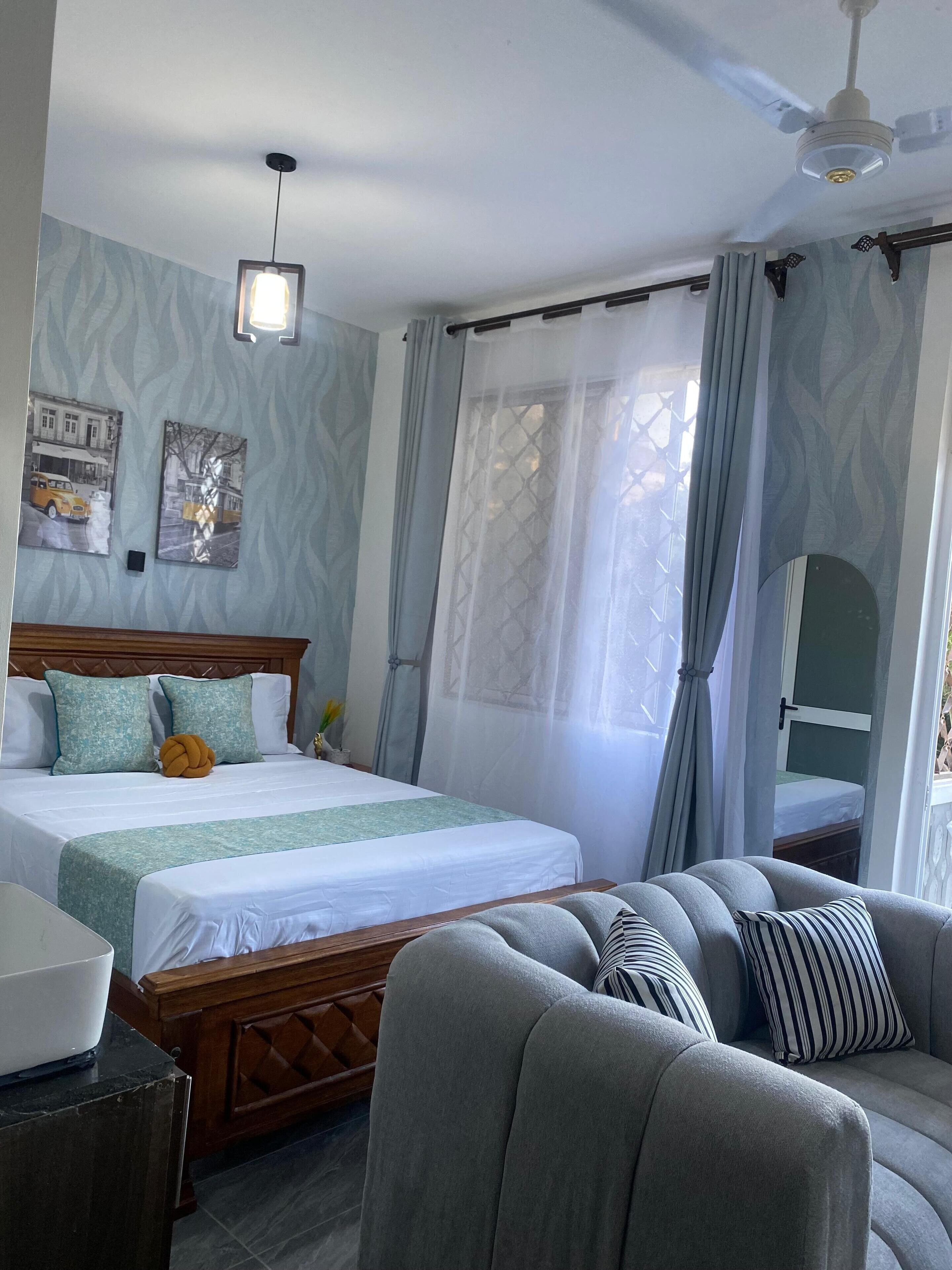 1 soverom, strykejern/-brett, internettilgang og sengetøy