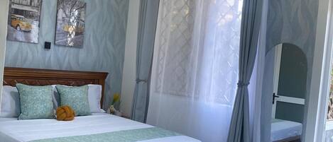 1 soverom, strykejern/-brett, internettilgang og sengetøy