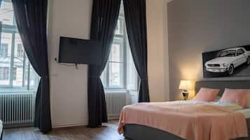 3 bedrooms, iron/ironing board, WiFi, bed sheets