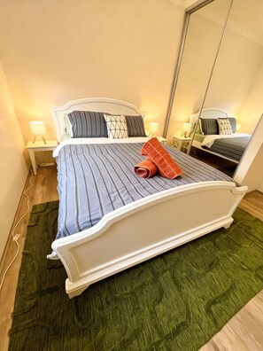 1 bedroom, WiFi, bed sheets - Private | Free Parking | AC | Near Airport | WIFI (Landsdale)