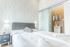 1 slaapkamer, een strijkplank/strijkijzer, wifi, beddengoed