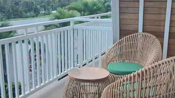 Habitación Deluxe, 1 cama King size, balcón, vista al jardín | Wifi gratis