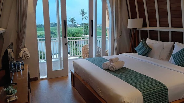 Deluxe-Zimmer, 1 King-Bett, Balkon, Gartenblick | Kostenloses WLAN