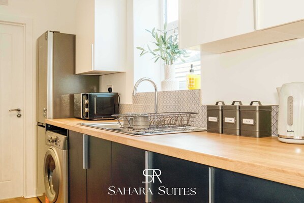 Refrigerador, microondas, horno, lavavajillas