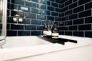 Unclassified image, 4 of 50, button - Contractors 5BR Home - Sleeps 9 - Garden & Parking (West Midlands)