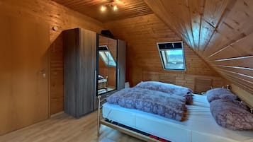 4 bedrooms, free WiFi, bed sheets