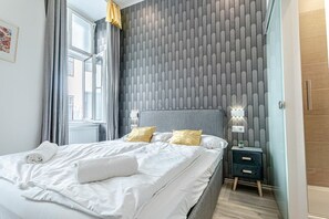 1 dormitori, planxa i posts de planxar, wifi i roba de llit 