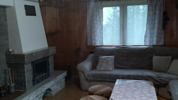 30-cm LED TV with satellite channels, DVD player, heated floors