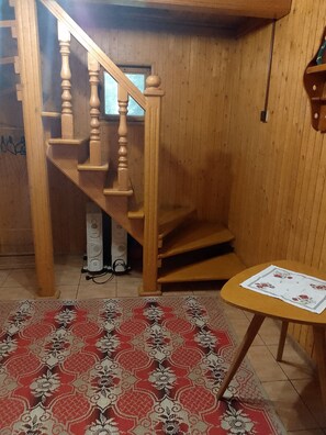 Televisión LED de 30 cm con canales vía satélite y reproductor de DVD