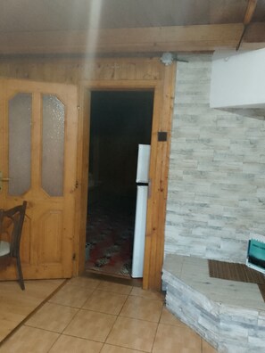 Télévision LED de 30 cm avec chaßnes par satellite, lecteur de DVD