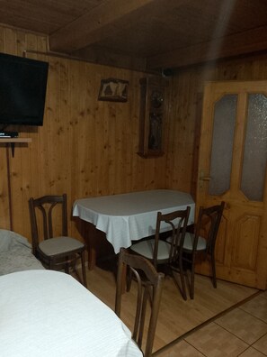 30-cm LED TV with satellite channels, DVD player, heated floors