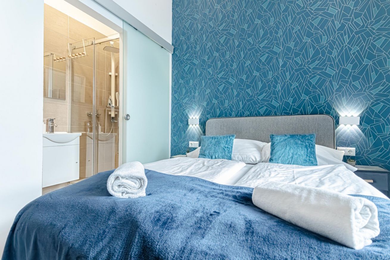 1 habitación, tabla de planchar con plancha, wifi y ropa de cama 