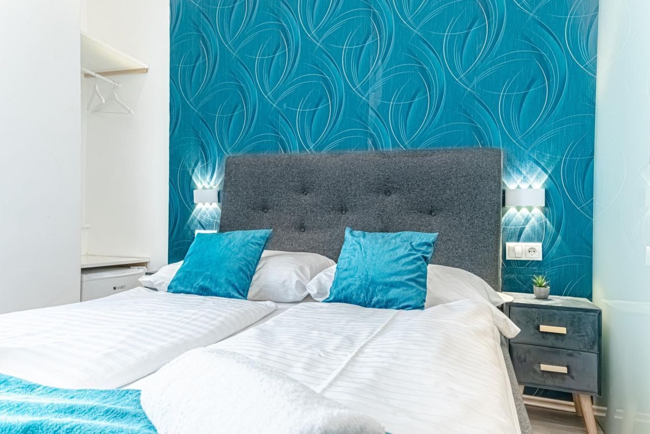1 habitación, tabla de planchar con plancha, wifi y ropa de cama 